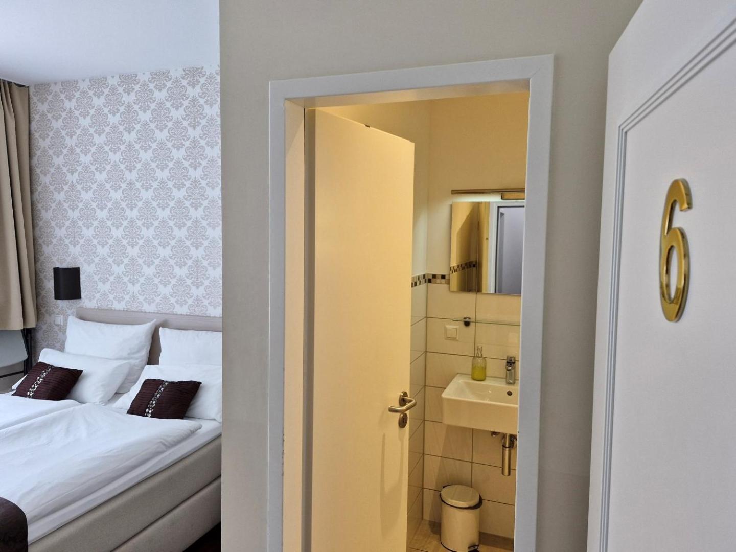 List Five - Your British Guesthouse Stuttgart Exterior photo